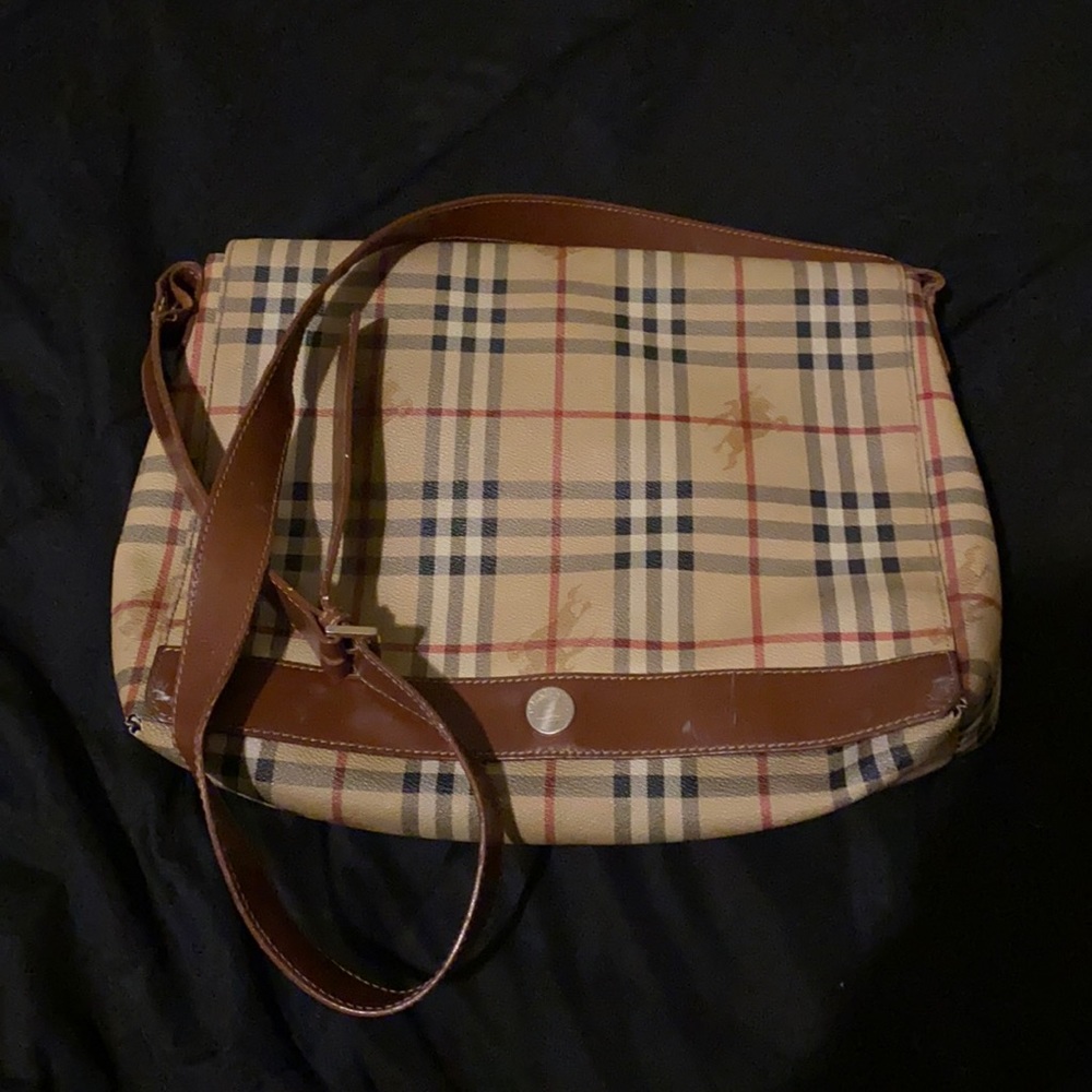 Use- Burberry Vintage Messenger Bag